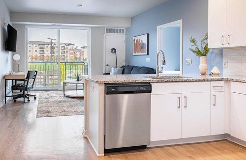North Kansas City Apartment | Landing | Stunning 2BD, Gym, Courtyard