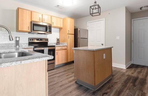 Eureka Apartment | Landing | Stunning 2BD, Clubhouse, Gym