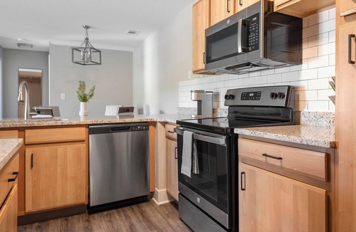 Eureka Apartment | Landing | Stunning 2BD, Clubhouse, Gym