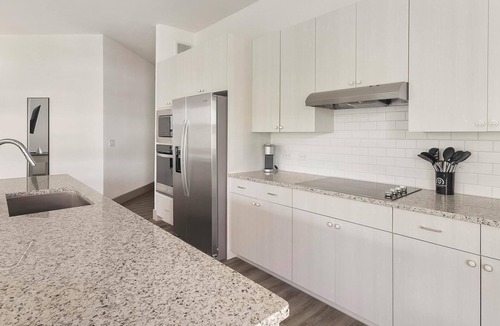 Addicks Apartment | Landing | Stunning 2BD, Courtyard, Yoga Studio