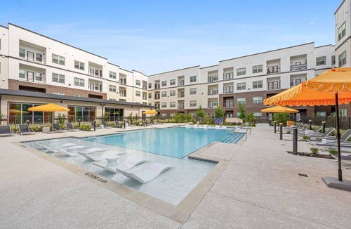 Addicks Apartment | Landing | Stunning 2BD, Courtyard, Yoga Studio