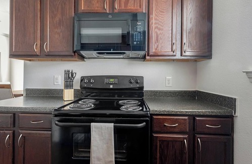 Northeast Houston Apartment | Landing | Stunning 2BD, Game Room, Clubhouse