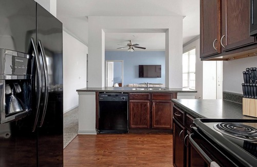 Northeast Houston Apartment | Landing | Stunning 2BD, Game Room, Clubhouse