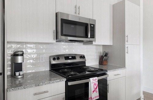 Leander Apartment | Landing | Stunning 2BD, Pool, Gym