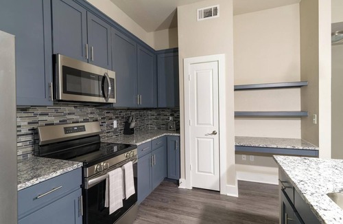 Nassau Bay Apartment | Landing | Stunning 2BD, Yoga Studio, Clubhouse