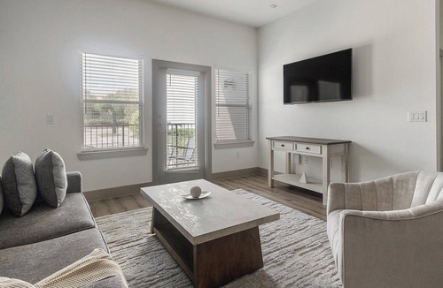 Addicks Apartment | Landing | Stunning 2BD, Yoga Studio, Courtyard