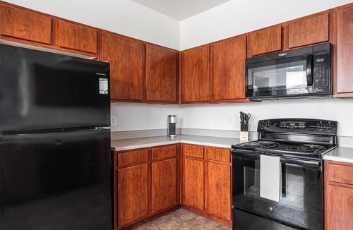 Humble Apartment | Landing | Stunning 2BD, Yoga Studio, Pool