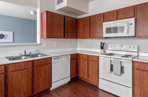 Humble Apartment | Landing | Stunning 2BD, Yoga Studio, Gym