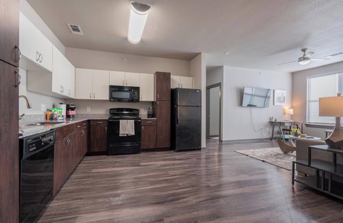 Tobin Hill Apartment | Landing | Stunning 3BD, Pool, Clubhouse