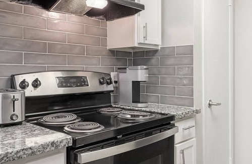 Southside Apartment | Landing | Stunning Studio, Pool, Clubhouse