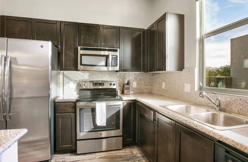 Las Colinas Apartment | Landing | Stylish 1BD, Clubhouse