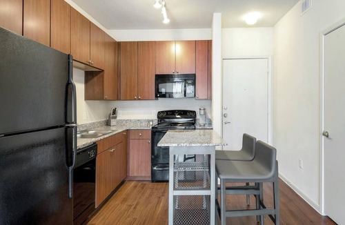 Las Colinas Apartment | Landing | Stylish 1BD, Clubhouse