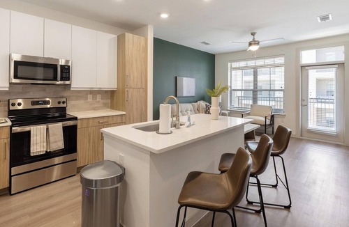 Celina Apartment | Landing | Stylish 1BD, Courtyard, Gym