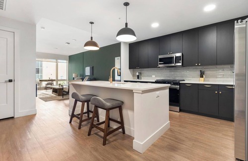 Uptown Apartment | Landing | Stylish 1BD, Gym, Rooftop Lounge