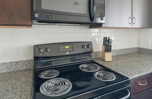 Northeast Houston Apartment | Landing | Stylish 1BD, Gym, Game Room