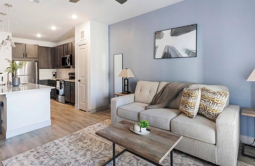 Corinth Apartment | Landing | Stylish 1BD in Corinth