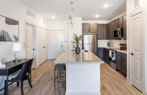 Corinth Apartment | Landing | Stylish 1BD in Corinth