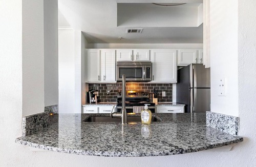 Downtown Fort Worth Apartment | Landing | Stylish 1BD, Gym