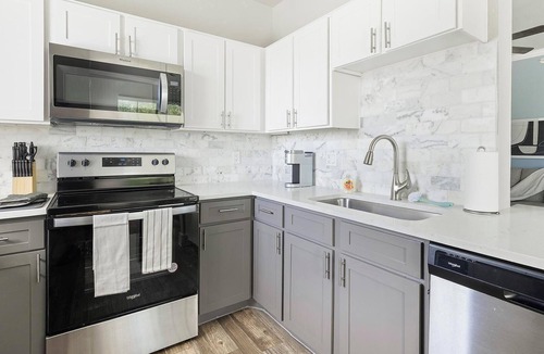 Fort Worth Apartment | Landing | Stylish 1BD in Cityview