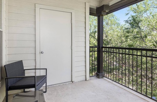 Fort Worth Apartment | Landing | Stylish 1BD in Cityview