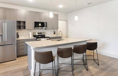 Midlothian Apartment | Landing | Stylish 2BD, Clubhouse, Game Room