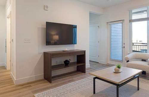 Firestone Apartment | Landing | Stylish 2BD, Clubhouse, Gym
