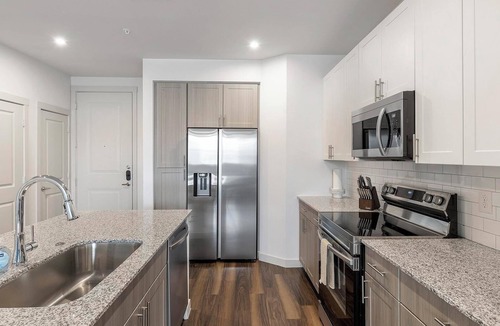 Fate Apartment | Landing | Stylish 2BD, Clubhouse, Pool