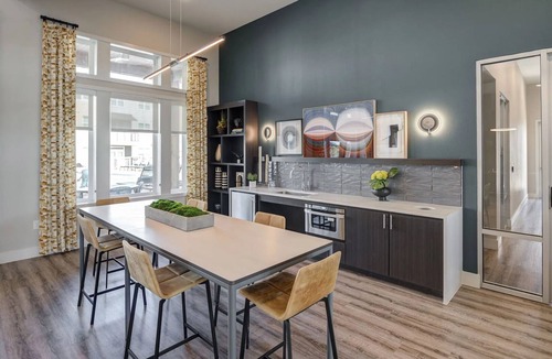 Fate Apartment | Landing | Stylish 2BD, Clubhouse, Pool