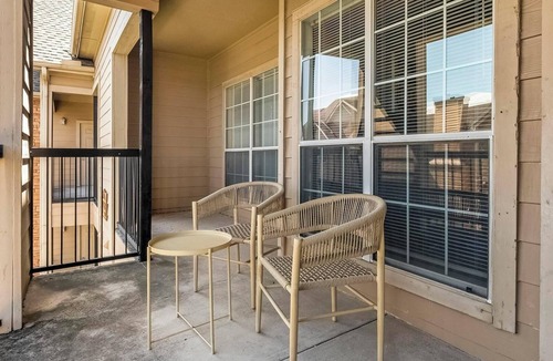 Southbelt/Ellington Apartment | Landing | Stylish 2BD, Game Room, Gym