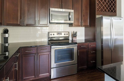Klein Apartment | Landing | Stylish 2BD, Gym, Clubhouse