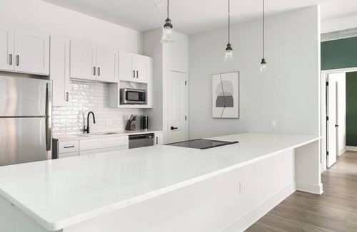 Dallas Design District Apartment | Landing | Stylish 2BD, Pool, Courtyard