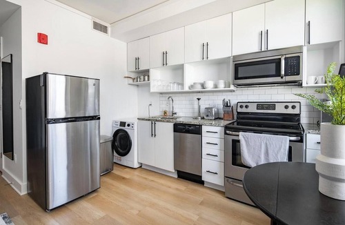 Financial District Apartment | Landing | Stylish Studio, Pool, Game Room