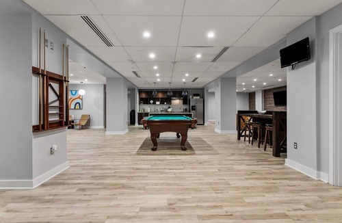 Financial District Apartment | Landing | Stylish Studio, Pool, Game Room