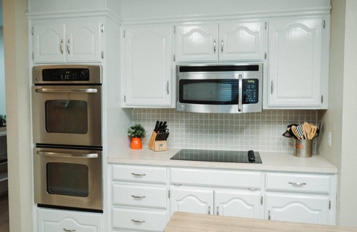 Abilene House | Large 4-bd 3 bath home + bonus room. Dogs are welcome w/fee. Sleeps 16+