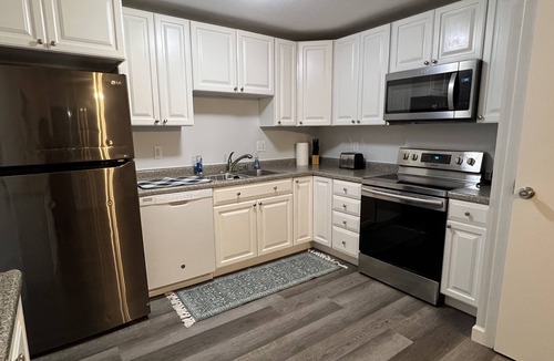 Cedar Rapids House | Large 4 Bedroom 2 Bath Split Level Home NE CR Large Fenced Yard
