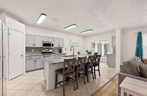 Grand Prairie House | Large 6BR 3BA Home Near AT&T Stadium & Six Flags