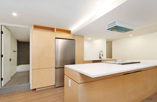 Manhattan House | Large Clean & Modern Basement Apartment Near Aggie