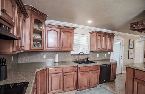 Luling Other | Large Group Ranch Retreat 4 Houses 45 Acres Pool Sleeps 40