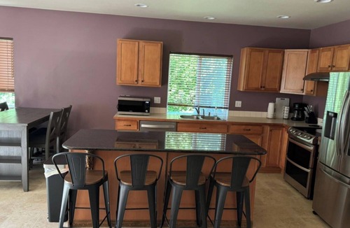 South Hill House | Large Home with Extended Driveway Minutes from the Puyallup State Fair