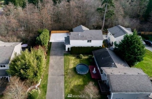 South Hill House | Large Home with Extended Driveway Minutes from the Puyallup State Fair