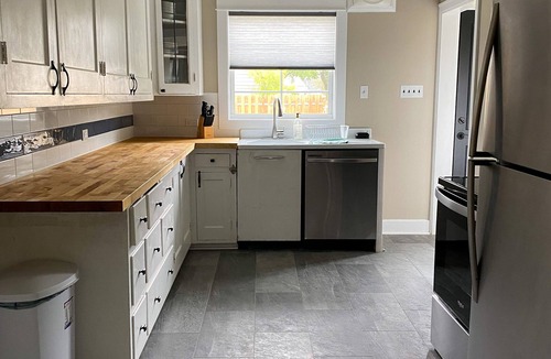 Baker City House | Large House 2 Blocks from Downtown Baker, large yard, and garage 4BED/2 BTH