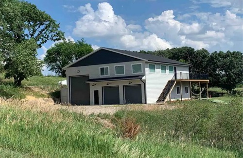 Crofton House | Large House on Lewis and Clark Lake