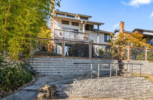 Rainier Valley House | Large Lk Washington View Family Home