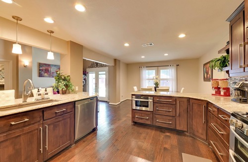 Denton Cottage | Large Luxury Home With Saltwater Pool