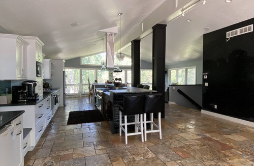 Hudson House | Large Recreational Group Gathering & Getaway Retreat Property