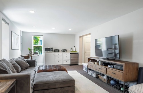 East Queen Anne House | Large Seattle Home for World Cup Home Base
