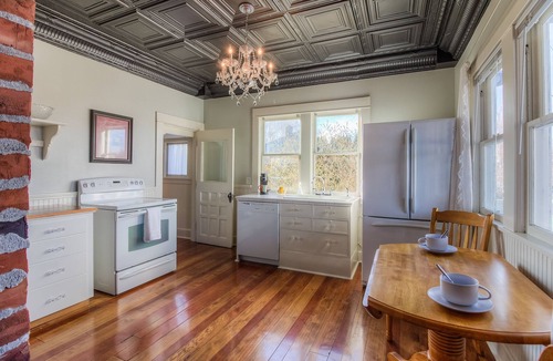 Yakima House | Large, spacious home centrally located that is both family and pet friendly.