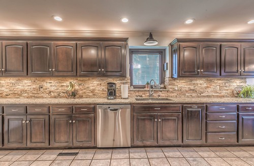 Shawnee House | Large Spacious Home with Pool - Perfect place for Entertaining! Prime Location!