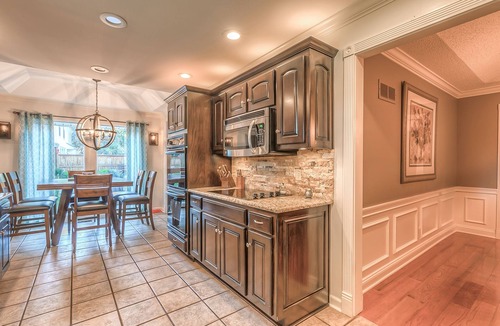 Shawnee House | Large Spacious Home with Pool - Perfect place for Entertaining! Prime Location!