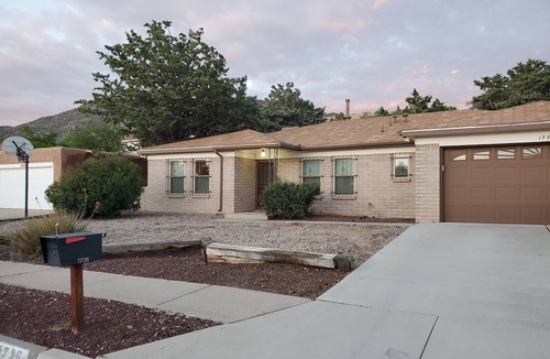 Northeast Heights House | Last Minute Discount! Peaceful Home in NE Heights Views, Trails in the Foothills